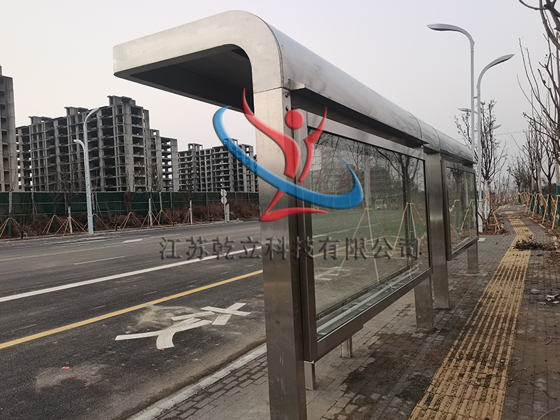 新一批不銹鋼候車亭亮相駐馬店，為市民出行提供便捷